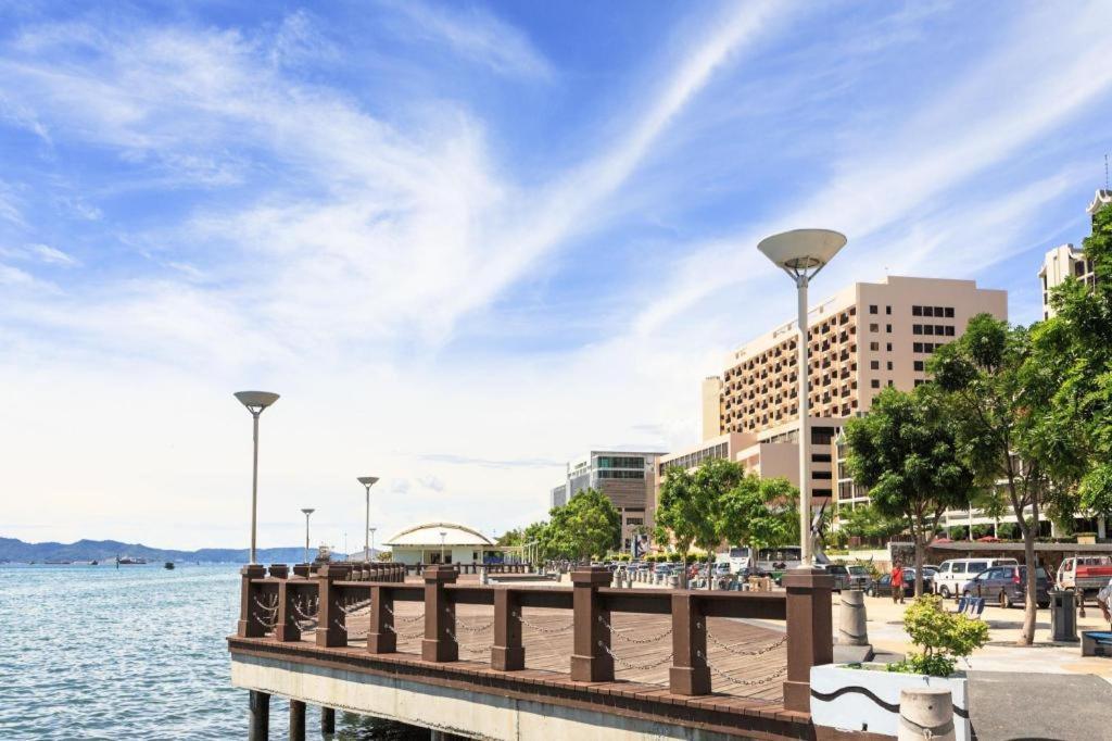 Cathay Hotel Kota Kinabalu Exterior foto